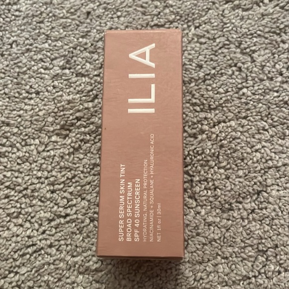 ILIA Super Serum Skin Tint Broad Spectrum SPF 40 - Picture 3 of 4